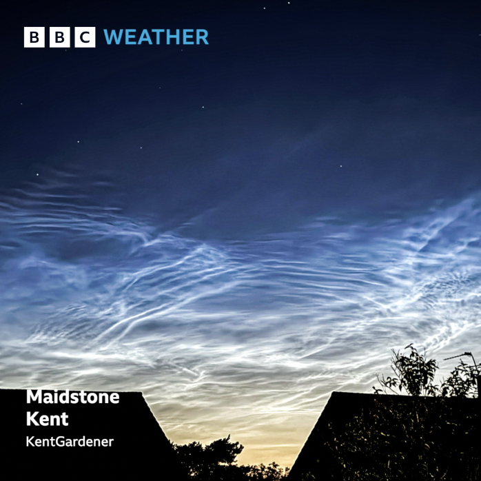 SimonOKing's tweet image. Extremely rare - and the highest clouds (above 40 miles in the mesosphere) - were spotted in the UK last night.
Noctilucent, also known as 'night-shining' clouds are only seen in the summer where the sun illuminates ice crystals in the cloud.
Stunning... 😍