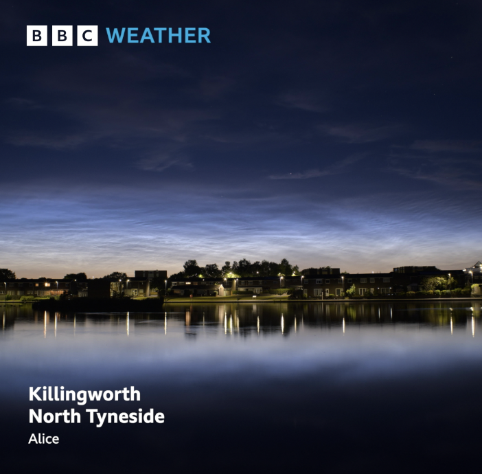 SimonOKing's tweet image. Extremely rare - and the highest clouds (above 40 miles in the mesosphere) - were spotted in the UK last night.
Noctilucent, also known as 'night-shining' clouds are only seen in the summer where the sun illuminates ice crystals in the cloud.
Stunning... 😍