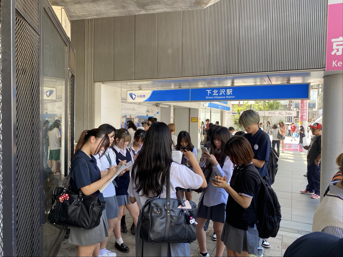 kokusai_hs's tweet image. 2025.06.25
2学年「地域研究」第3弾!!in下北沢
・いつから古着の街になったの?
・カレー屋が多いのはなぜ?
・再開発はどのように進んでいる?
街歩きをして地元の商店街の方にも話を聞きながら調査しました!
現地調査にご協力いただいた商店街振興組合の皆様、ありがとうございました。