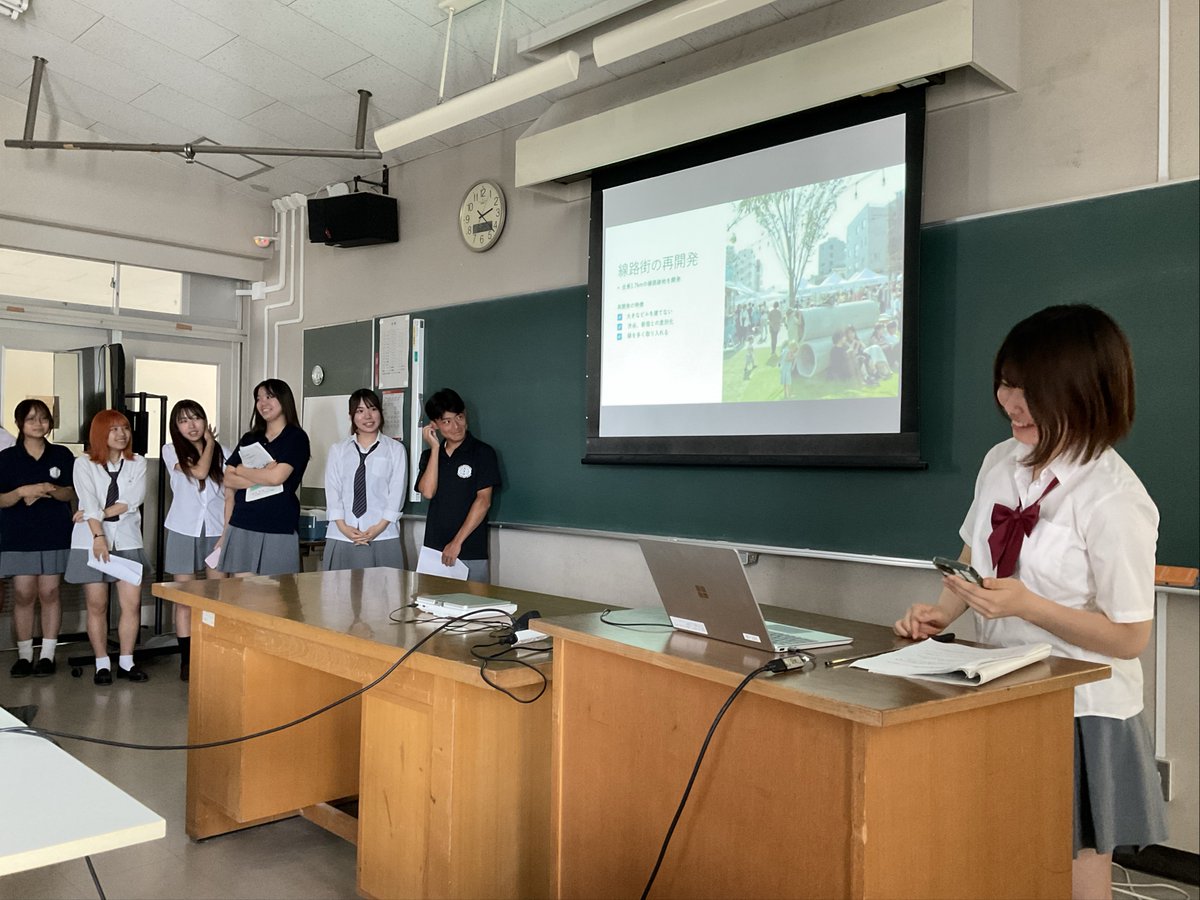 kokusai_hs's tweet image. 2025.06.25
2学年「地域研究」第3弾!!in下北沢
・いつから古着の街になったの?
・カレー屋が多いのはなぜ?
・再開発はどのように進んでいる?
街歩きをして地元の商店街の方にも話を聞きながら調査しました!
現地調査にご協力いただいた商店街振興組合の皆様、ありがとうございました。