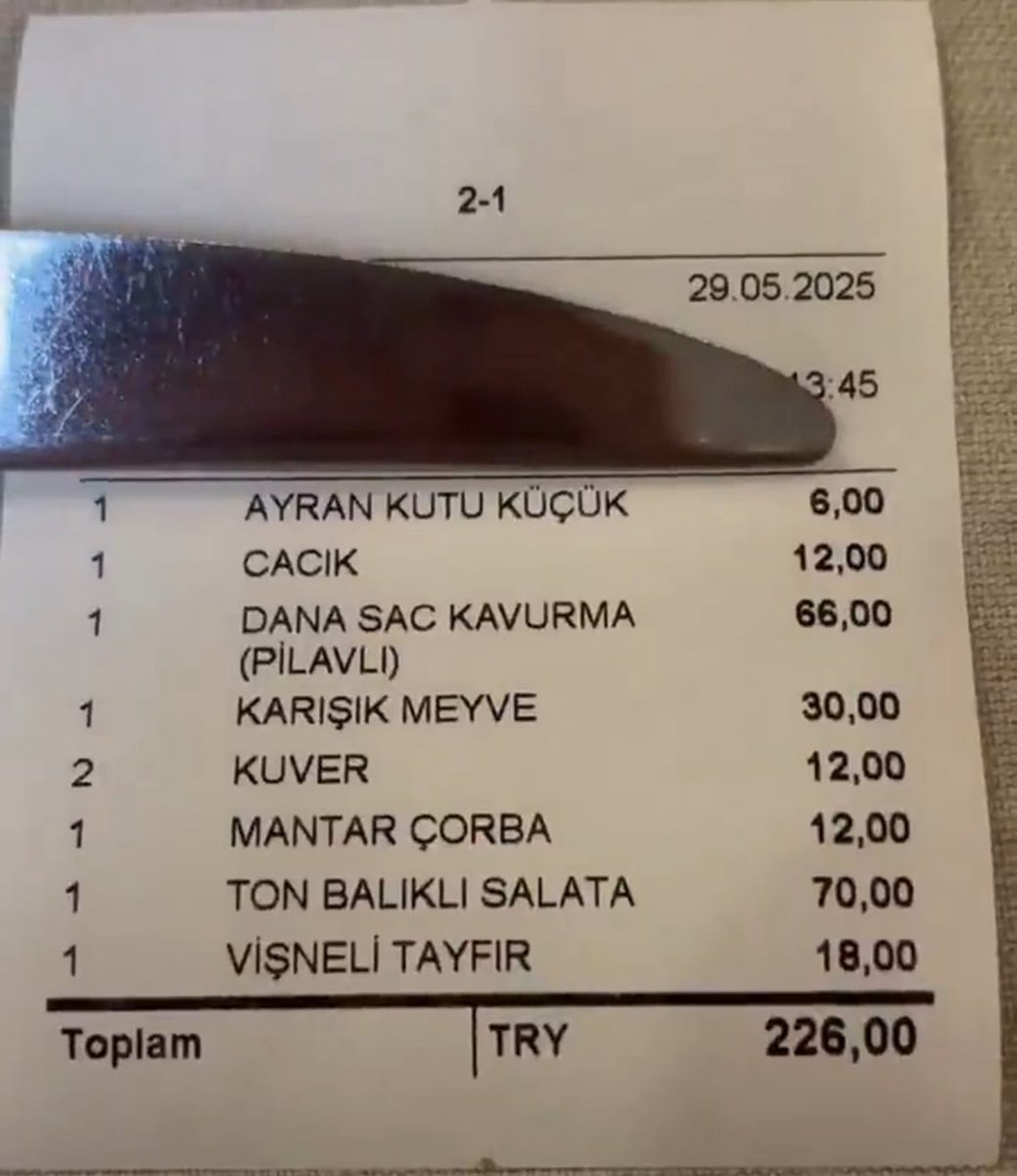 Meclis Lokantası’nda gelen 226 TL’lik bir adisyon ektedir. 

Halk 1000-1500 TL ödediği yemeğe, Halkın oyuyla meclise giden “vekil” 200 TL’ye yemesi ne kadar adil ?

Derhal bu uygulamaya son verilmeli !
