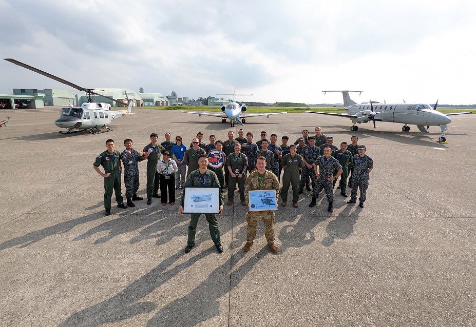 ASDF_ARW's tweet image. <米軍との部隊間交流>
令和7年6月27日、小松基地において、小松救難隊は横田基地に所在する米空軍第459空輸中隊と部隊間交流を行いました。
#航空救難団 #小松救難隊 #米軍交流