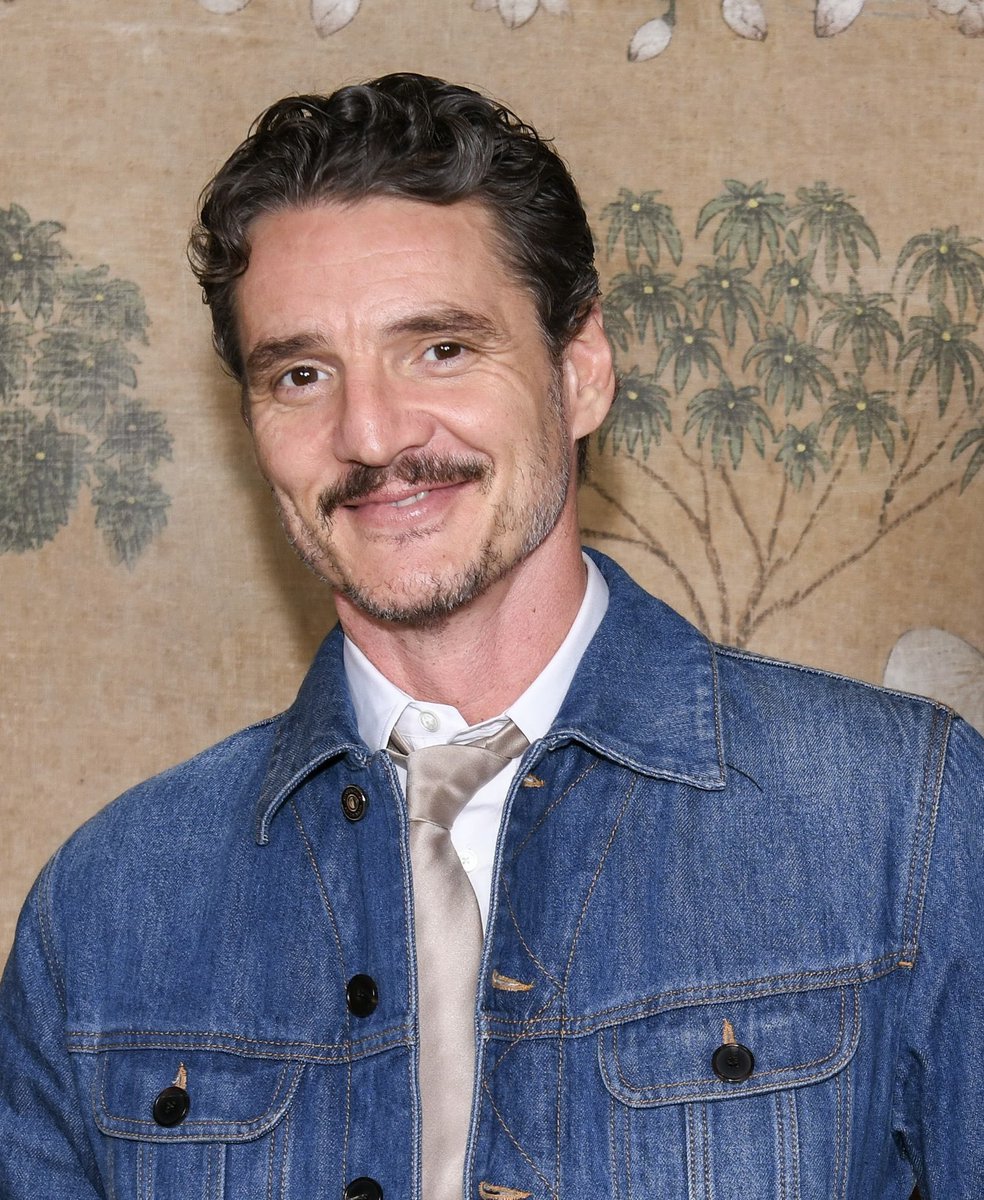 pedropascal937's tweet image. Being deeply loved by someone gives you strength, while loving someone deeply gives you courage.😩❤️‍🩹