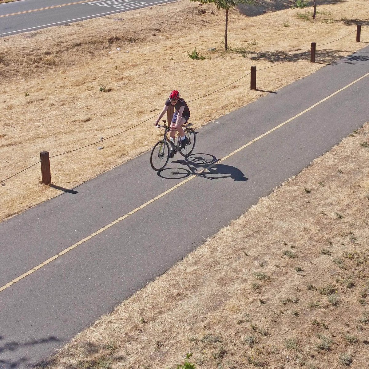 TransportSac's tweet image. Want to know where to find the bikeways in #sacramento? Check out this handy bikeways map published by @TheCityofSac. #SacBike #bikelife cityofsacramento.gov/content/dam/po…