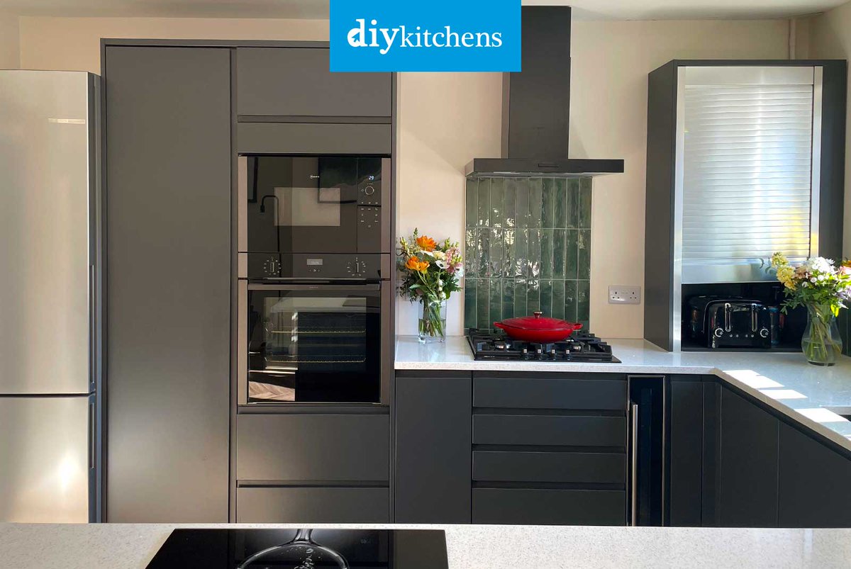 DIY_Kitchens's tweet photo. 🌟 Paula from  shows us her completed Innova Luca Carbon Handleless #kitchen, supplied by DIY Kitchens (Ref:4067) - https://t.co/lMhkfaX2cQ

Visit https://t.co/mDGIyY2X5f to see how much you could save on your dream kitchen! 

#luca #handlelesskitchens https://t.co/DpMMZVUTyQ