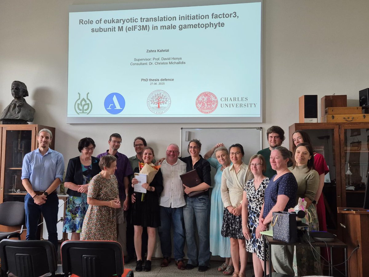 DavidHonys's tweet image. New PhD from our lab! 🎓🎉
Congrats to @ZahraKahrizi, @UEBavcr on her successful defence at @CharlesUniPrague — brilliantly written, defended in style, and well deserved — and yes, we celebrated accordingly 🥂🎉
Welcome, Dr. Zahra! 🥂 #PhDDefense #PlantBiology @PollenBiologyCZ