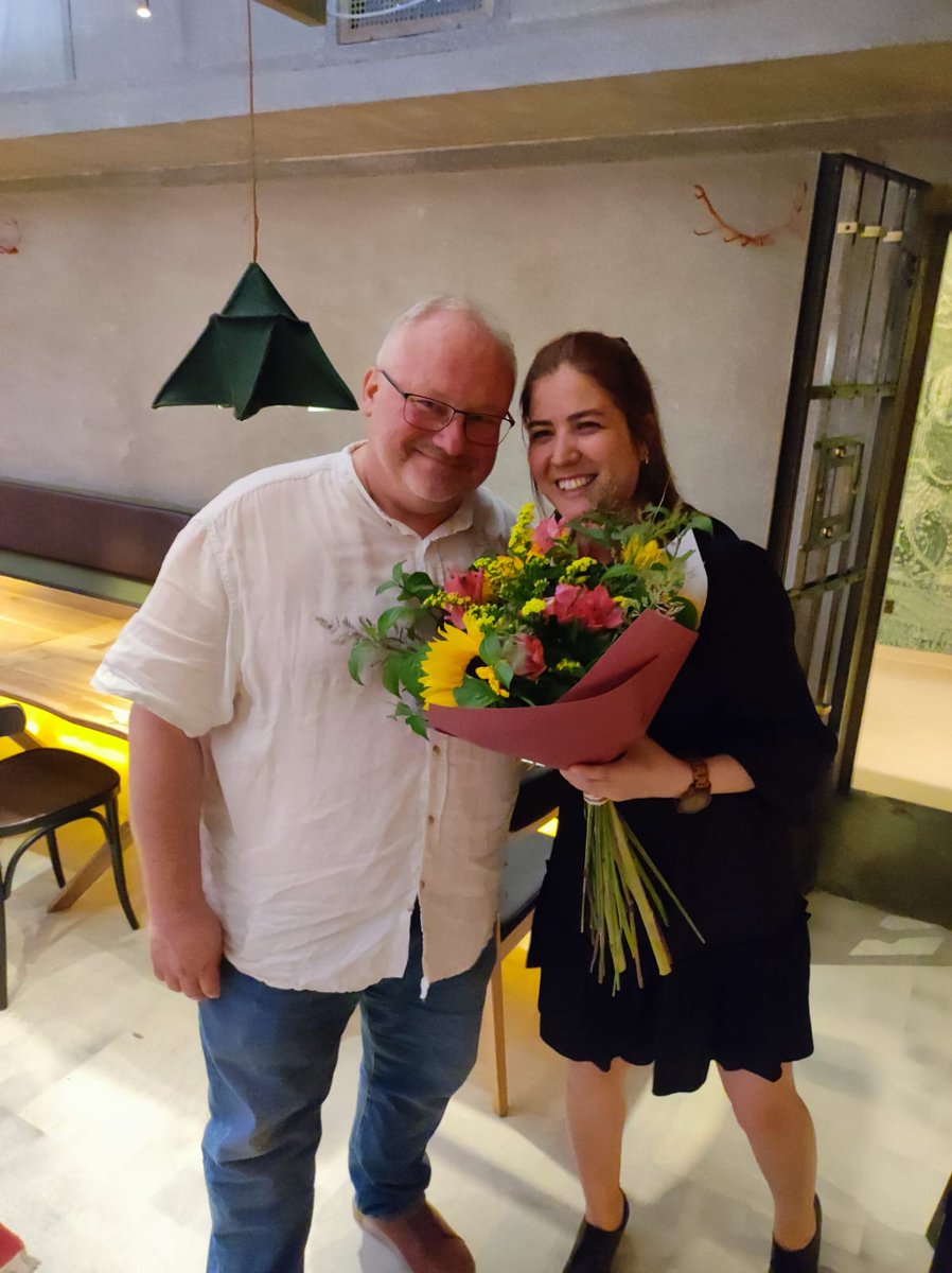 DavidHonys's tweet image. New PhD from our lab! 🎓🎉
Congrats to @ZahraKahrizi, @UEBavcr on her successful defence at @CharlesUniPrague — brilliantly written, defended in style, and well deserved — and yes, we celebrated accordingly 🥂🎉
Welcome, Dr. Zahra! 🥂 #PhDDefense #PlantBiology @PollenBiologyCZ