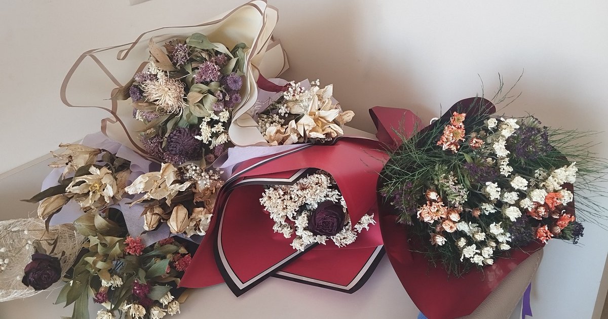 En üzücüsü de yurttan giderken çiçeklerimi kaldırmak oldu..