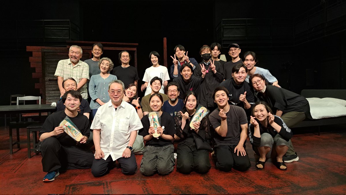 劇団青年座第261回公演
『 #コラボレーターズ』
作＝ジョン・ホッジ
翻訳＝小田島恒志、小田島則子
演出＝伊藤大

6月19日(木)〜29日(日)
吉祥寺シアター
••┈┈┈┈┈┈┈┈┈┈┈┈••

全公演完走し、無事に幕を降ろすことができました🎊
皆様のご来場誠にありがとうございました。