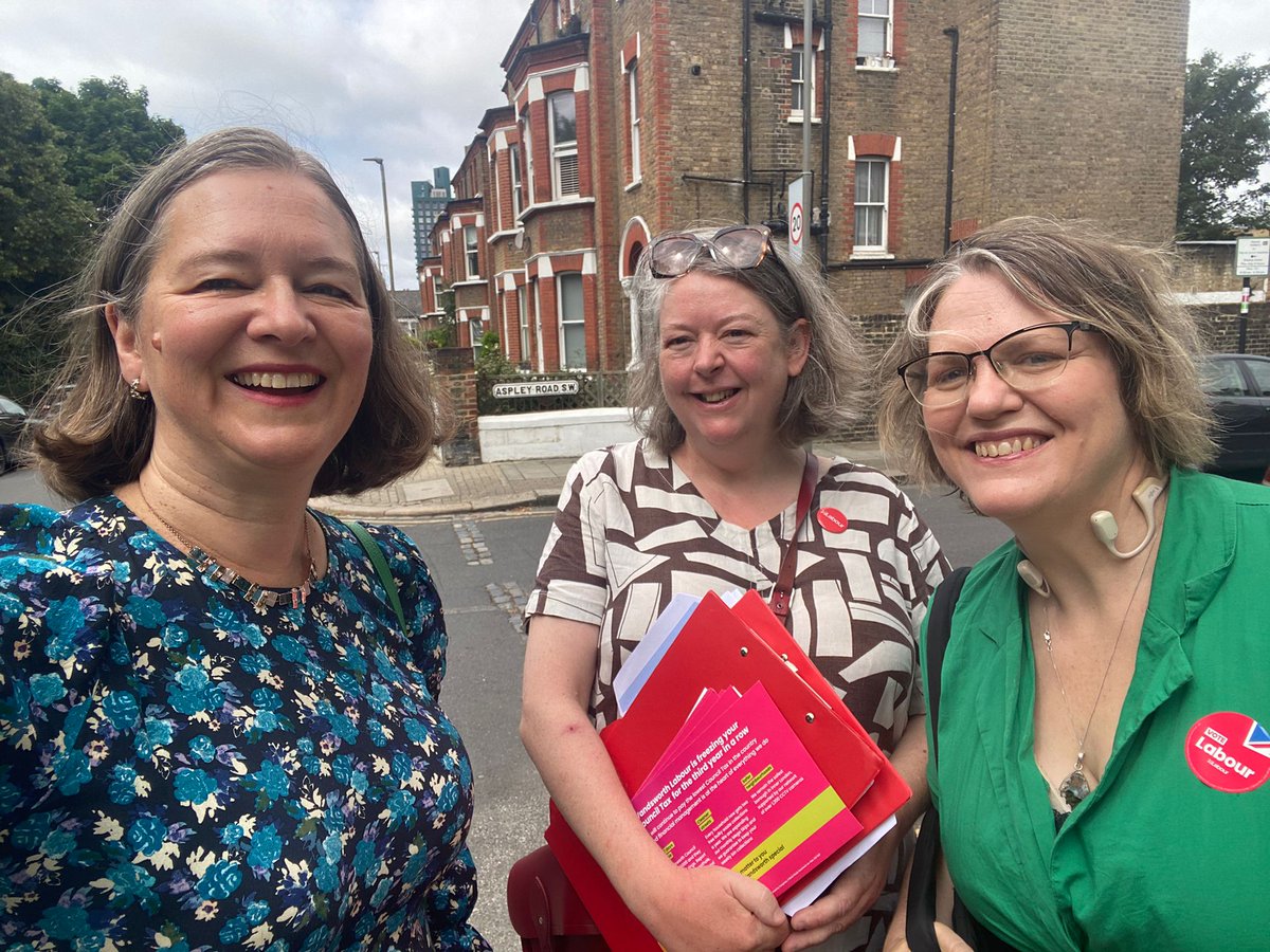 PutneyLabour's tweet image. Out speaking to residents in Wandsworth Town over the weekend supporting Cllrs Sarah Davies & Sana Jafri.
Very positive conversations about the improvements a Labour Council have made over the past 3 yrs to make Wandsworth and cleaner & safer borough.
