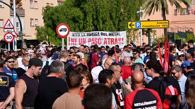 #MovimientoObrero La huelga del metal aún no ha dicho su última palabra. Pese a los anuncios y esfuerzos de UGT por rendirse a la patronal, los trabajadores mantienen el pulso y las ganas de luchar por lo que es suyo pceml.info/metal-cgt-y-ct…