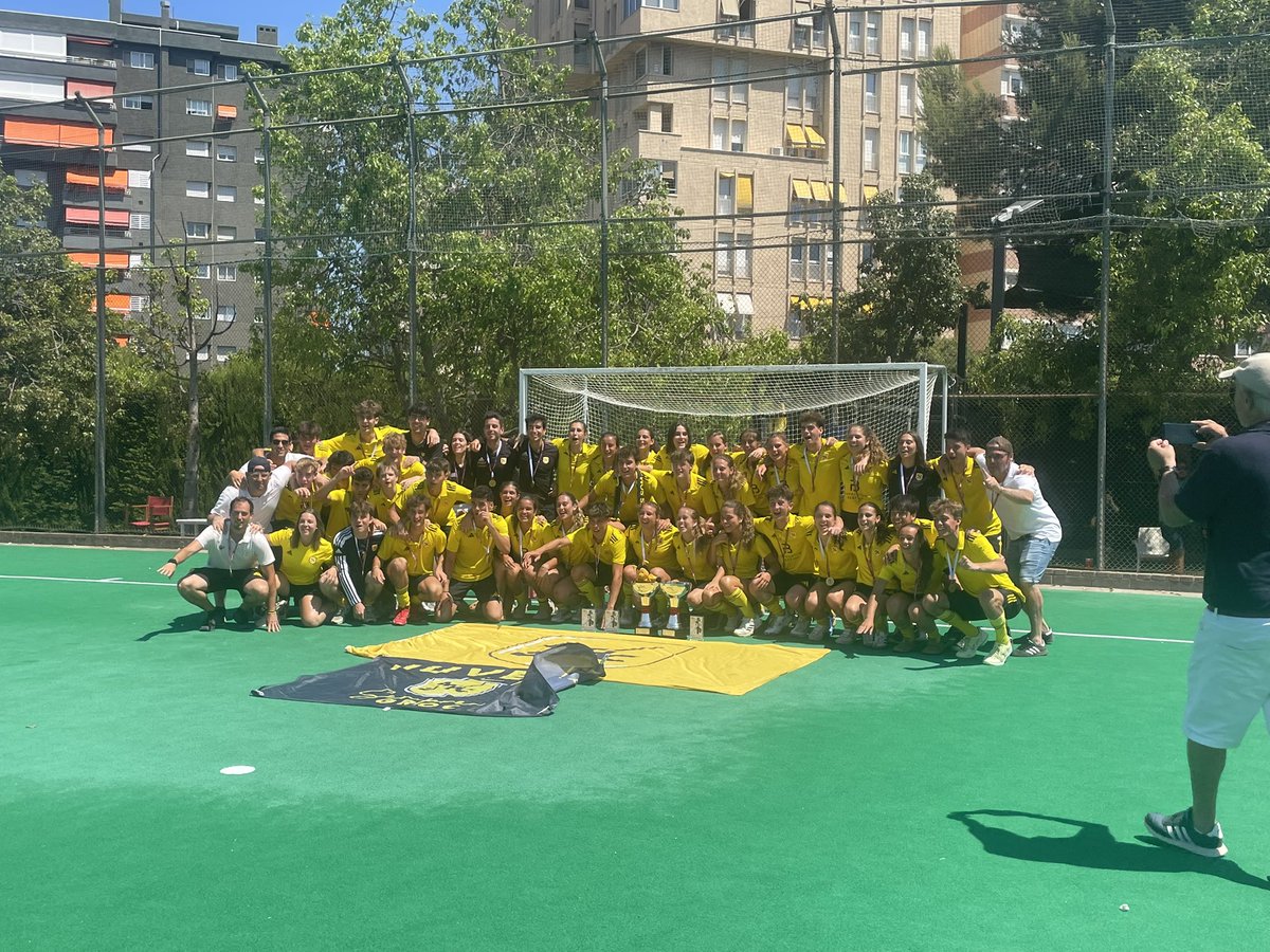 Lorena (@lorenatoda) on Twitter photo Menudo doblete 🥇🥇<a href="/AtleticTerrassa/">Atlètic Terrassa HC</a> juvenil!
Campeonato de España masculino y femenino.
Molt grans! I Europa any que ve! 👏🏻👏🏻💪🏻💛🖤 Menudo doblete 🥇🥇<a href="/AtleticTerrassa/">Atlètic Terrassa HC</a> juvenil!
Campeonato de España masculino y femenino.
Molt grans! I Europa any que ve! 👏🏻👏🏻💪🏻💛🖤