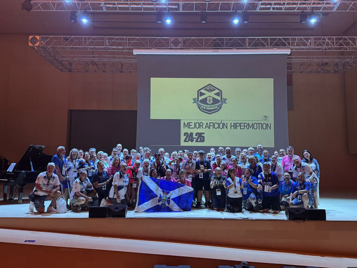 Deportes TVCanaria (@deportetvc) on Twitter photo La afición del <a href="/CDTOficial/">CD Tenerife 🏴</a> representada en la <a href="/fpcdtenerife/">@fpcdtenerife</a> fue la más numerosa en el Congreso Nacional de Castellón <a href="/AficionesUnidas/">Aficiones Unidas</a> y posaron así tras concederles el galardón como "Mejor Afición de la <a href="/LaLiga2/">LALIGA HYPERMOTION</a>" La afición del <a href="/CDTOficial/">CD Tenerife 🏴</a> representada en la <a href="/fpcdtenerife/">@fpcdtenerife</a> fue la más numerosa en el Congreso Nacional de Castellón <a href="/AficionesUnidas/">Aficiones Unidas</a> y posaron así tras concederles el galardón como "Mejor Afición de la <a href="/LaLiga2/">LALIGA HYPERMOTION</a>"