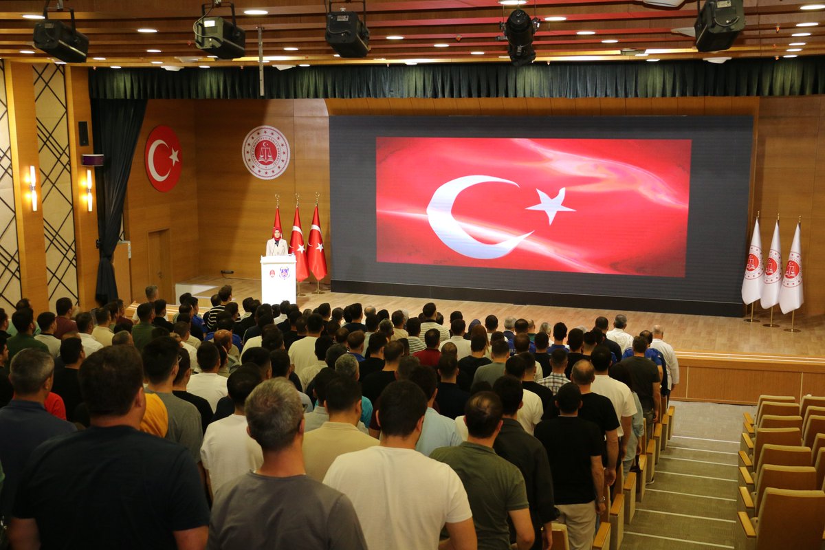 Ceza İnfaz Kurumlarımızda görev yapan personelimize yönelik olarak Eğitim Merkezi Müdürlüğümüzde gerçekleştirilen hizmet içi eğitim programları, düzenlenen açılış töreni ile başlamıştır.
Eğitime katılan personelimize başarılar dileriz.