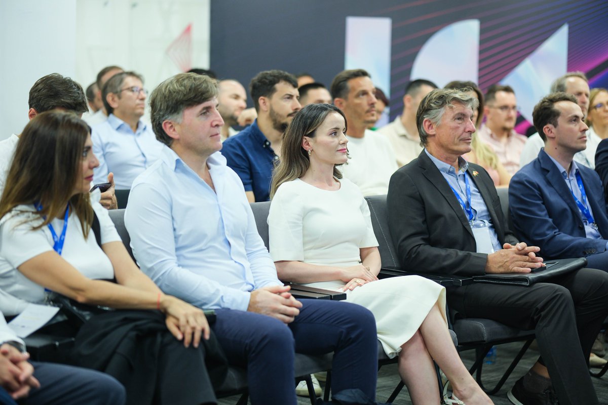 Çaste 📸 nga takimi B2B i mbi 100 kompanive nga 🇨🇭🇽🇰 Zvicra dhe Kosova, bashkë-organizuar me Odën Ekonomike të Gjenevës dhe Odën Ekonomike Zvicër - Kosovë. 

Ju faleminderit të gjithëve për pjesëmarrjen dhe prezantimin e denjë.