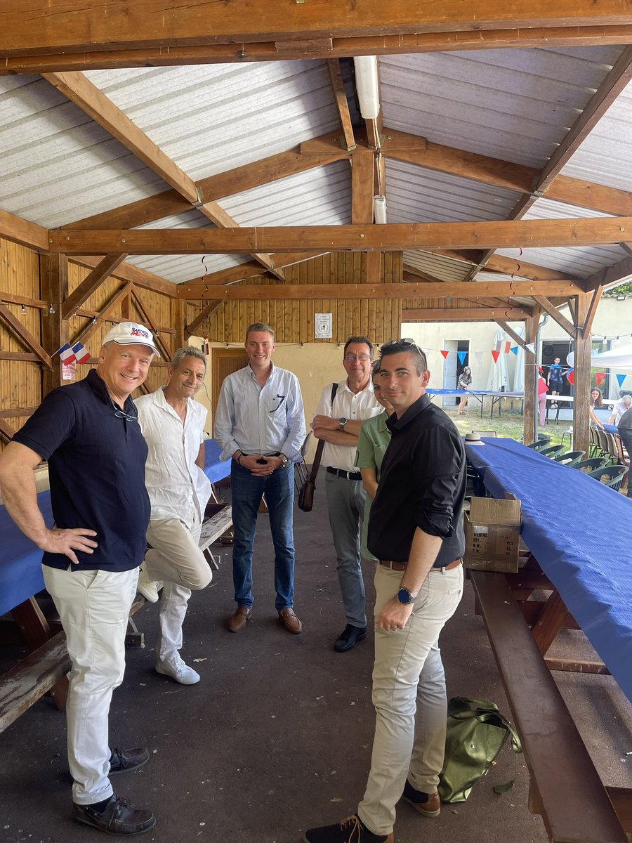 Belle fête de l’été en Sarthe en présence de mon ami député européen <a href="/ThierryMARIANI/">Thierry MARIANI</a> . 
L’occasion d’une remise de diplôme de fin de formation. 
Reposez vous tous pour la rentrée !

<a href="/RNSARTHE72/">RN Sarthe</a>