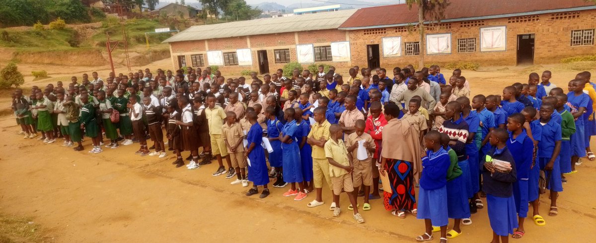 GsTyazo91183's tweet photo. Abanyeshuri 49 bo muri Groupe Scolaire Saint Paul de Tyazo, batangiye ibizamini bya Leta bisoza amashuri abanza! Tubifurije amahirwe masa! https://t.co/0hmLJC1pIh