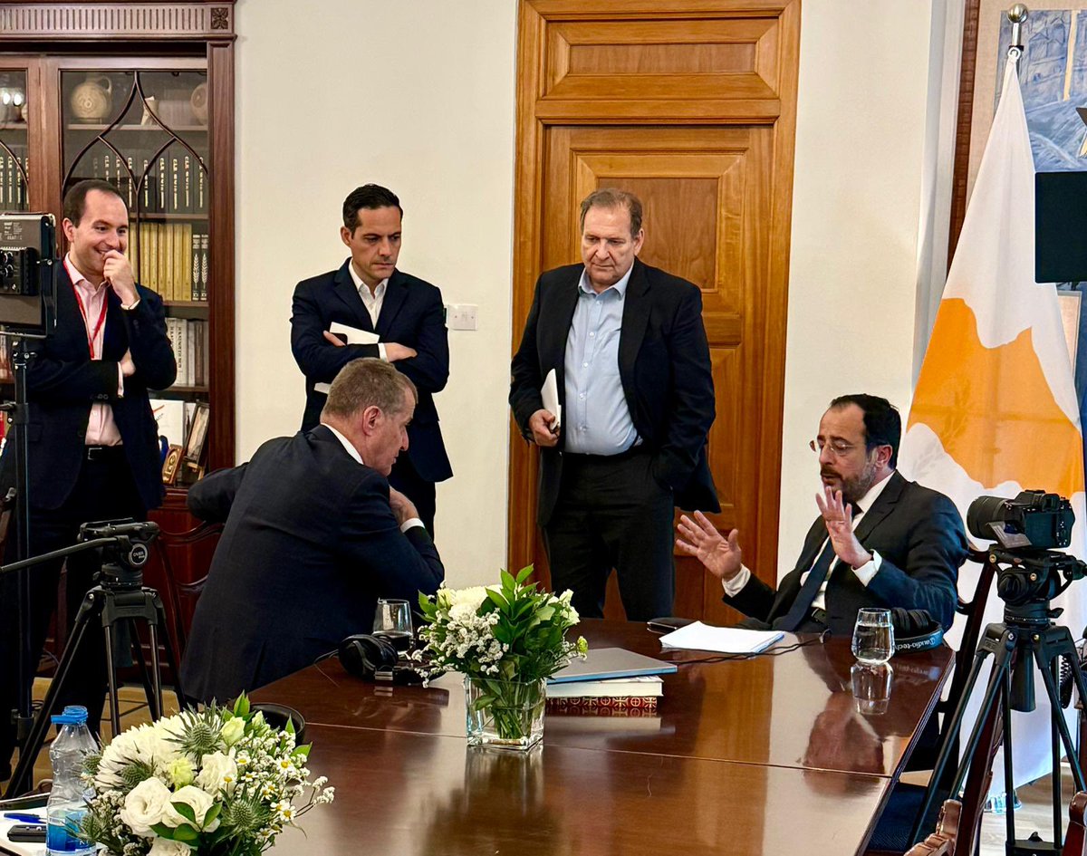 Wide ranging &amp; extensive interview with President <a href="/Christodulides/">NikosChristodoulides</a> on <a href="/RestIsPolitics/">The Rest Is Politics</a>; discussed Middle East developments, role of small states, EU and UN, as well as #Cyprob

🔗open.spotify.com/episode/5ZyPLY…