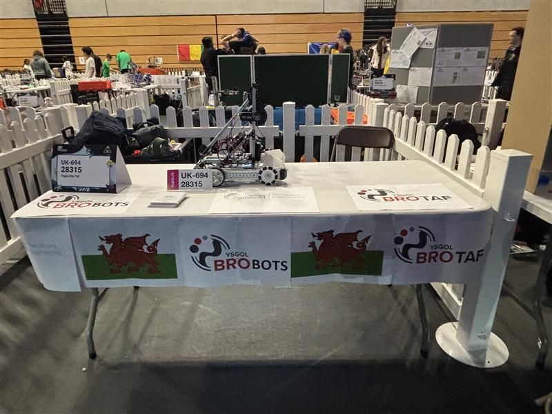 BroTafCymru's tweet image. 🚆 The YBT BroBots arrived in London for Day 1 of the FIRST Tech National Championships!
64 teams. Presentations, alliances, interviews & testing.
They left the arena at 20:30 – tired but buzzing for Day 2! 💪🤖
#BroBots #FIRSTTechChallenge #MorethanRobots #BeAspirational