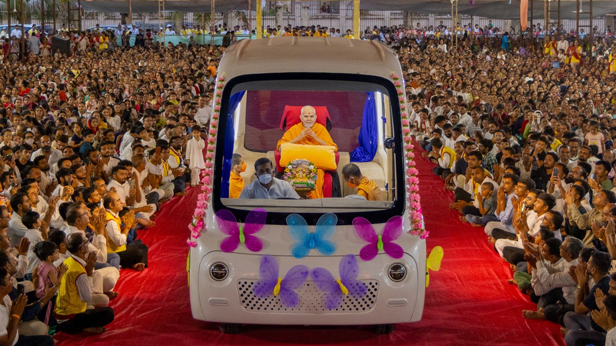 BAPS's tweet photo. HH Mahant Swami Maharaj's Vicharan: 29 June 2025, Bharuch, India https://t.co/7tgCzVkXar https://t.co/KNBH36xfLg
