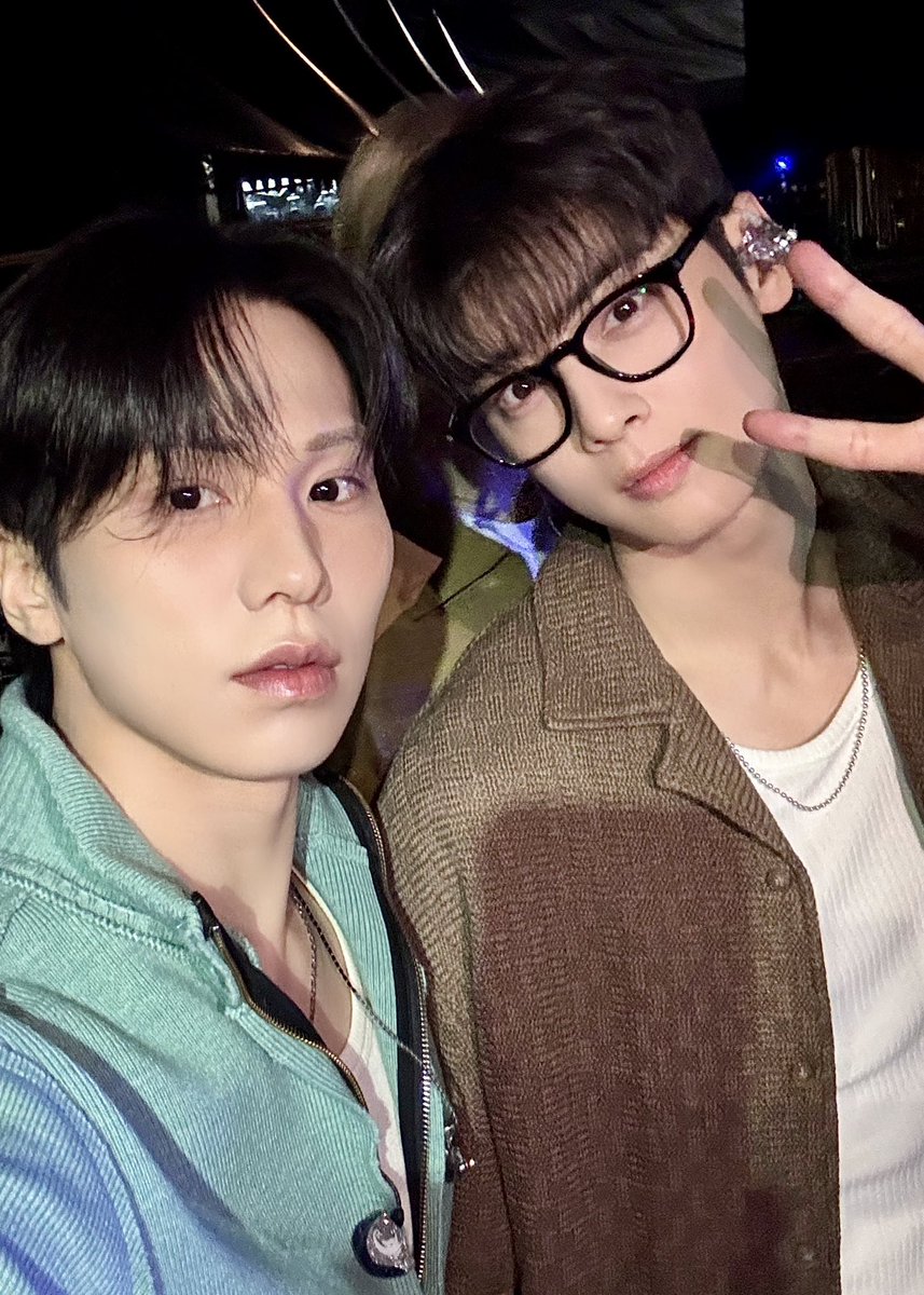 bobahyukie_'s tweet photo. NEW CHAKY SELCA IN THE BIG YEAR OF 2025 WE WON 😭😭😭😭😭😭 https://t.co/ErZoqvLp3F