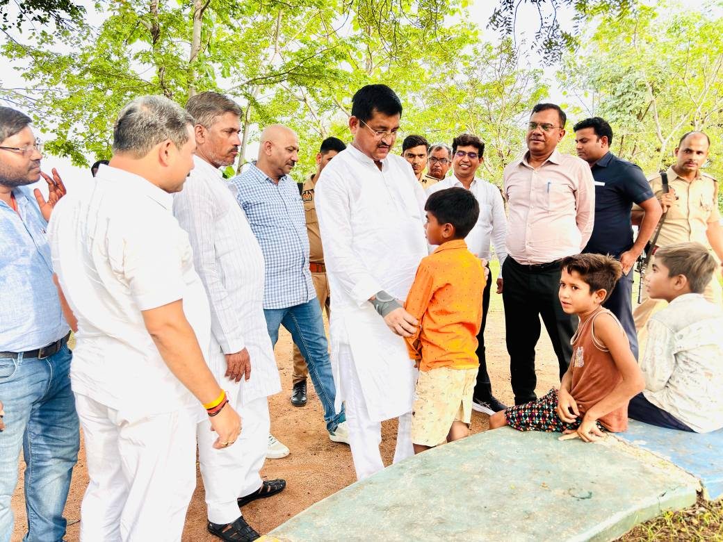 Irrigation & Water Resources Department, UP (@upirrigationwr) on Twitter photo मा. जल शक्ति राज्यमंत्री श्री <a href="/RamkeshBJP/">Ramkesh Nishad (मोदी का परिवार)</a> जी ने उत्तर प्रदेश के बरियारपुर बांध अजयगढ़ पन्ना (मध्य प्रदेश) में बाढ़ से संबंधित संचालित परियोजनाओं व निर्माणाधीन केन बेतवा लिंक परियोजना का स्थलीय निरीक्षण कर, कार्य के प्रगति की समीक्षा की। मा. जल शक्ति राज्यमंत्री श्री <a href="/RamkeshBJP/">Ramkesh Nishad (मोदी का परिवार)</a> जी ने उत्तर प्रदेश के बरियारपुर बांध अजयगढ़ पन्ना (मध्य प्रदेश) में बाढ़ से संबंधित संचालित परियोजनाओं व निर्माणाधीन केन बेतवा लिंक परियोजना का स्थलीय निरीक्षण कर, कार्य के प्रगति की समीक्षा की।