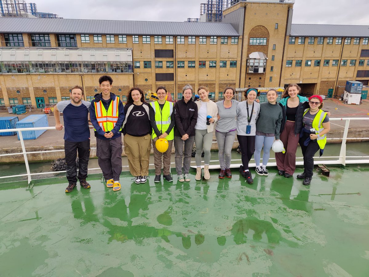 simolab_'s tweet image. The cruise has come to an end. After 5-week campaign in the North Atlantic Ocean on board the #Discovery, the @simolab_ team @EDeschaseaux and @lidejvv are about to join us back at the @ICMCSIC
