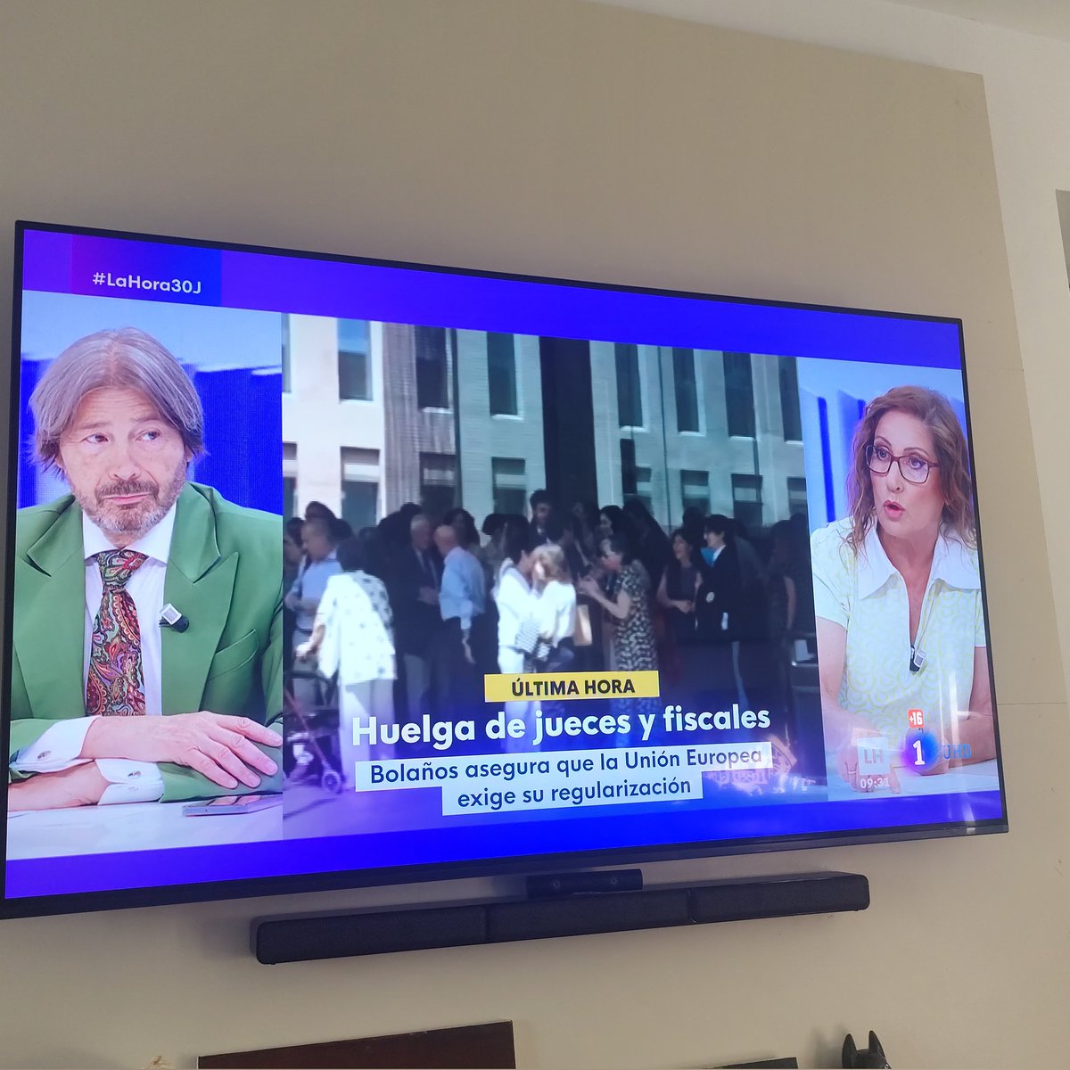 Spanish_Avenger's tweet photo. #LaHora30J esta señora defiende a los jueces conservadores y la escucho y cambiamos jueces por docentes y ya me gustaría ver si opina lo mismo. 
Ya han regularizado a docentes sin oposición. ¿Y ahora qué? https://t.co/QagUUOpFij