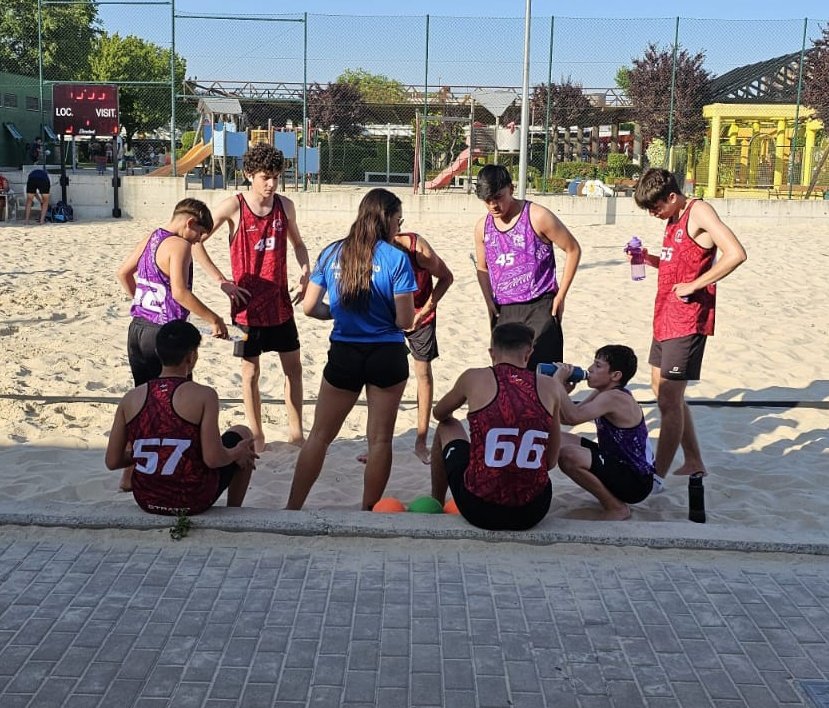 🤾‍♂️⛱️ RESULTADO CADETE M. ⛱️🤾‍♂️

Caímos en cuartos ante un rival que no nos dio opciones, y en un partido en el que tampoco supimos encontrarlas. A pesar de ello, buena temporada de playa la de nuestros cadetes.

#torrejónenelcorazón #balonmanomadrileño