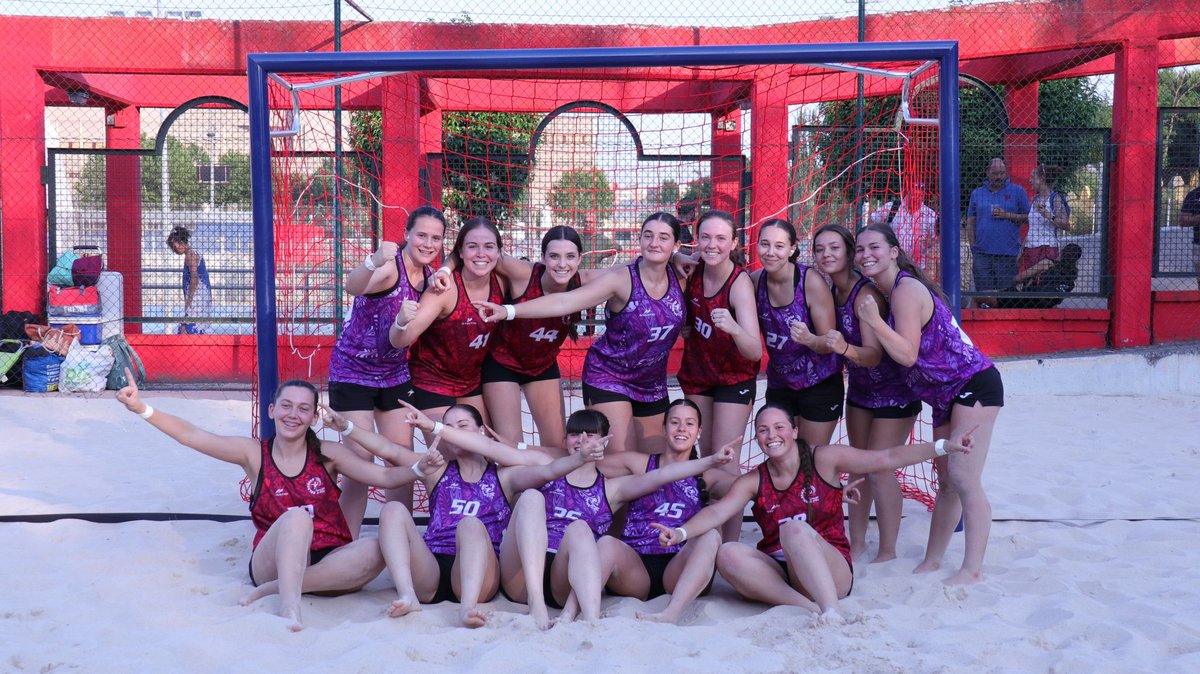 🥉🤾‍♀️ BRONCE PARA EL JUVENIL F. 🤾‍♀️🥉

¡Nuestras chicas son terceras de Madrid!
Tras una semifinal en la que no dimos ni la mitad de lo que somos, hicimos borrón para darnos otra oportunidad y llevarnos el bronce terminando la temporada con muy buenas sensaciones. ¡Enhorabuena!