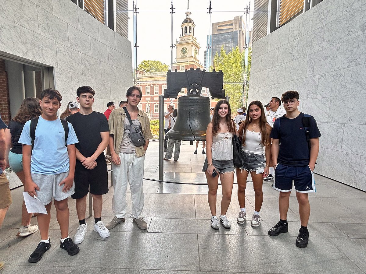 11 ACS Athens leadership students + 3 engineering camp participants are diving into learning &amp; American culture at Widener University!
Dorm life, baseball games, the Liberty Bell, marshmallows &amp; more—one week down, another to go.
#ACSathens #WidenerUniversity #Leadership