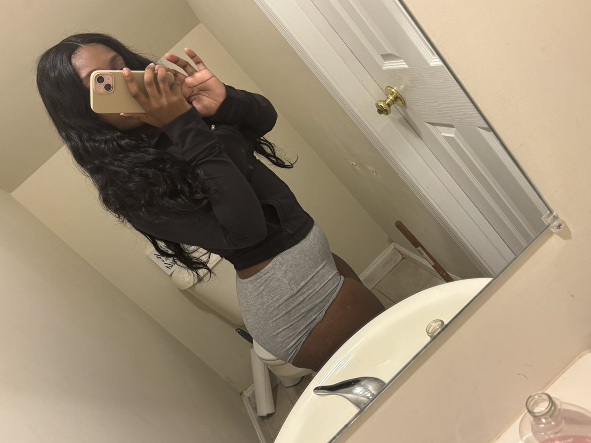 lovelymalikaa's tweet image. My body so teaaaa I’m obsessed