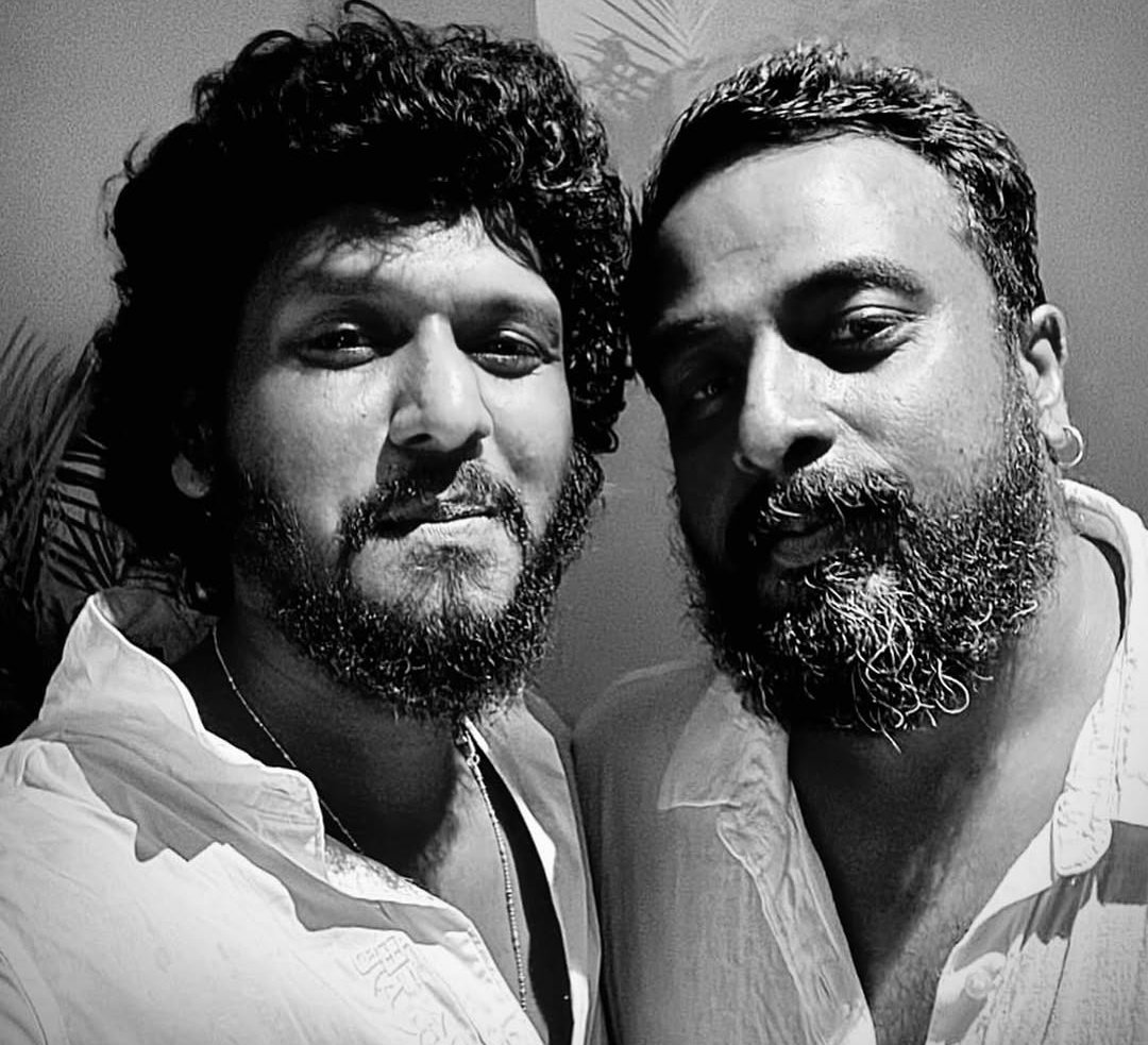 TheCineScout's tweet image. Lokesh Kanagaraj × Arun Matheswaran 🔥
The masterminds just clicked 📸
Pre-production in full swing for a raw, gritty ride where Lokesh makes his HERO debut!
This one’s gonna be violence with vision 💥
#LokeshKanagaraj #ArunMatheswaran #NewEraLoading