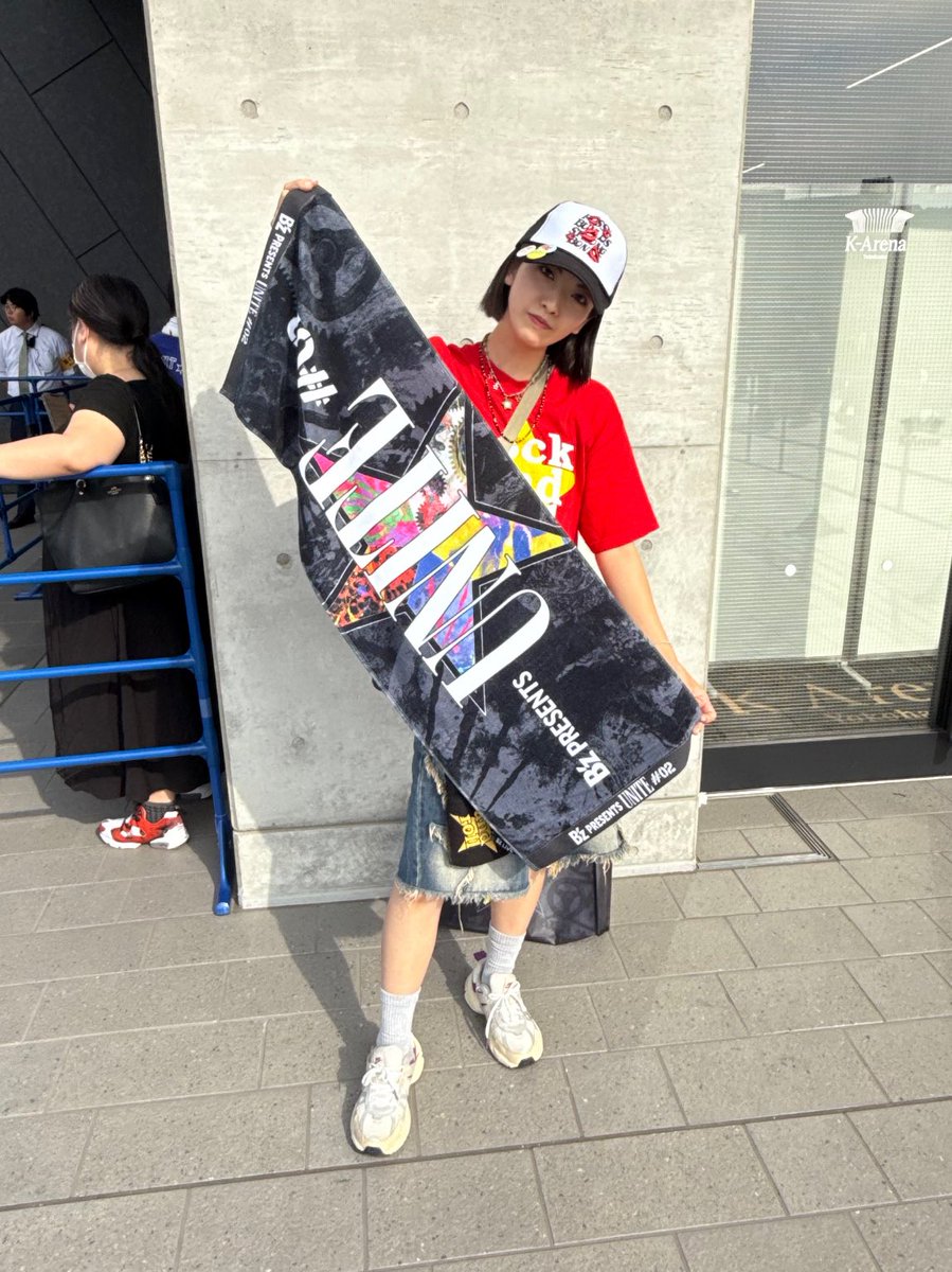 bz_sion's tweet photo. 生きててよかった 😭😭✨

大好きな2つのバンドを
至近距離で見れて 幸せでした、、、

伝説となるこの日に
運を使い果たして 正解だった、、💧

B'zもONEOKROCKも
                            最高〜！！！！！❤️‍🔥
 #bz #ONEOKROCK  #UNITE #UNITE02 https://t.co/t5hoIcIdrw