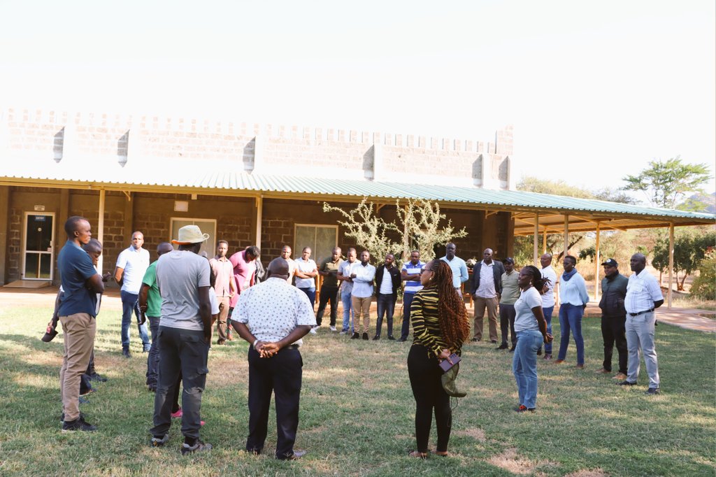 TaitaTaveta006's tweet image. 1/5
🌿@CIFOR_ICRAF is hosting a 2.5-day Data Analytics Workshop in Voi, Taita Taveta for the “Delivering Nature-based Solutions” project.

🌱 Focus: Co-creating a #NatureBasedSolutions  NbS indicators dashboard with 36 county officials from Taita Taveta &amp;amp; Makueni.