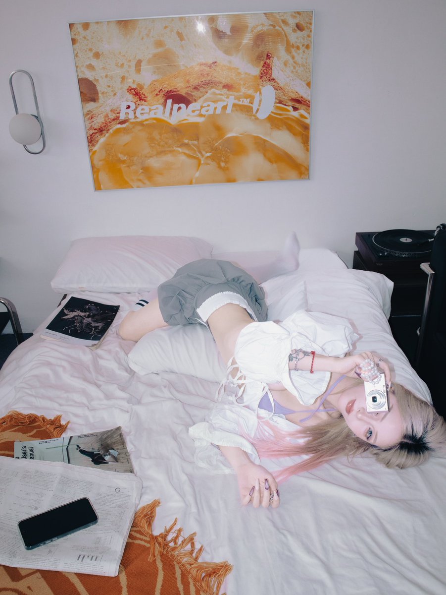 Yee Pink tweet media