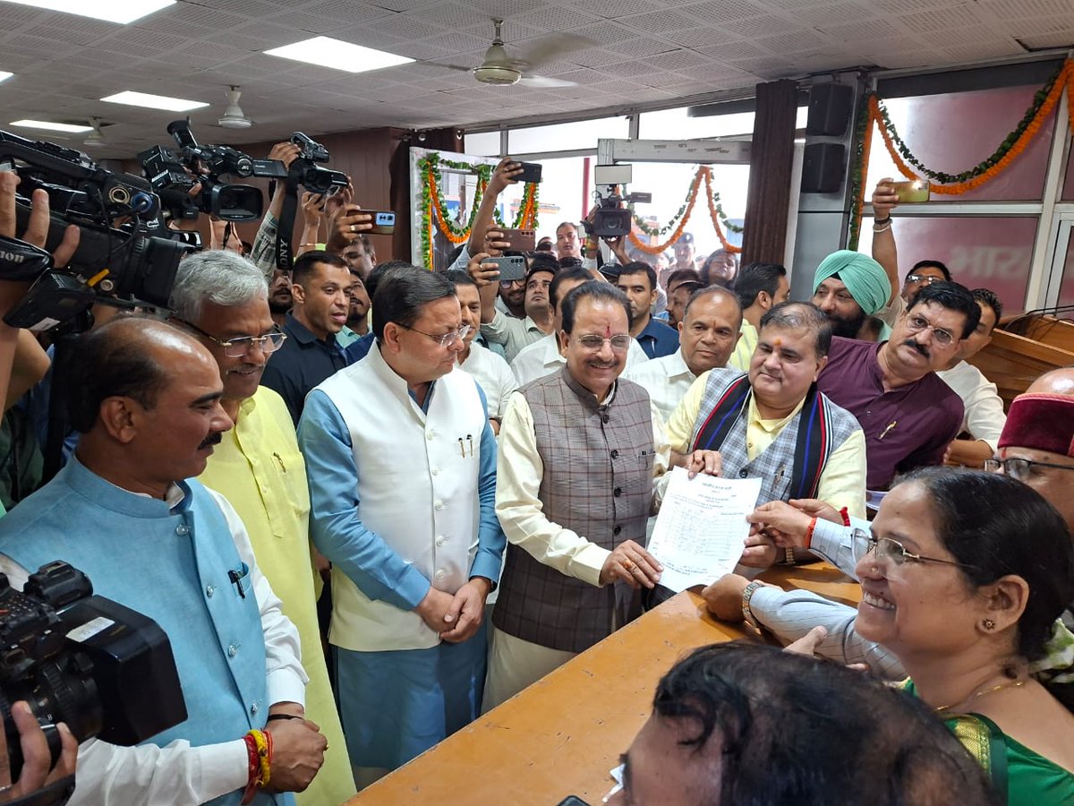 भारतीय जनता पार्टी की गौरवशाली संगठनात्मक परंपरा और लोकतांत्रिक मूल्यों के प्रति अपनी निष्ठा व्यक्त करते हुए आज देहरादून स्थित भाजपा प्रदेश कार्यालय में मैंने उत्तराखंड भाजपा के प्रदेश अध्यक्ष पद हेतु विधिवत रूप से अपना नामांकन पत्र प्रस्तुत किया। 1/4