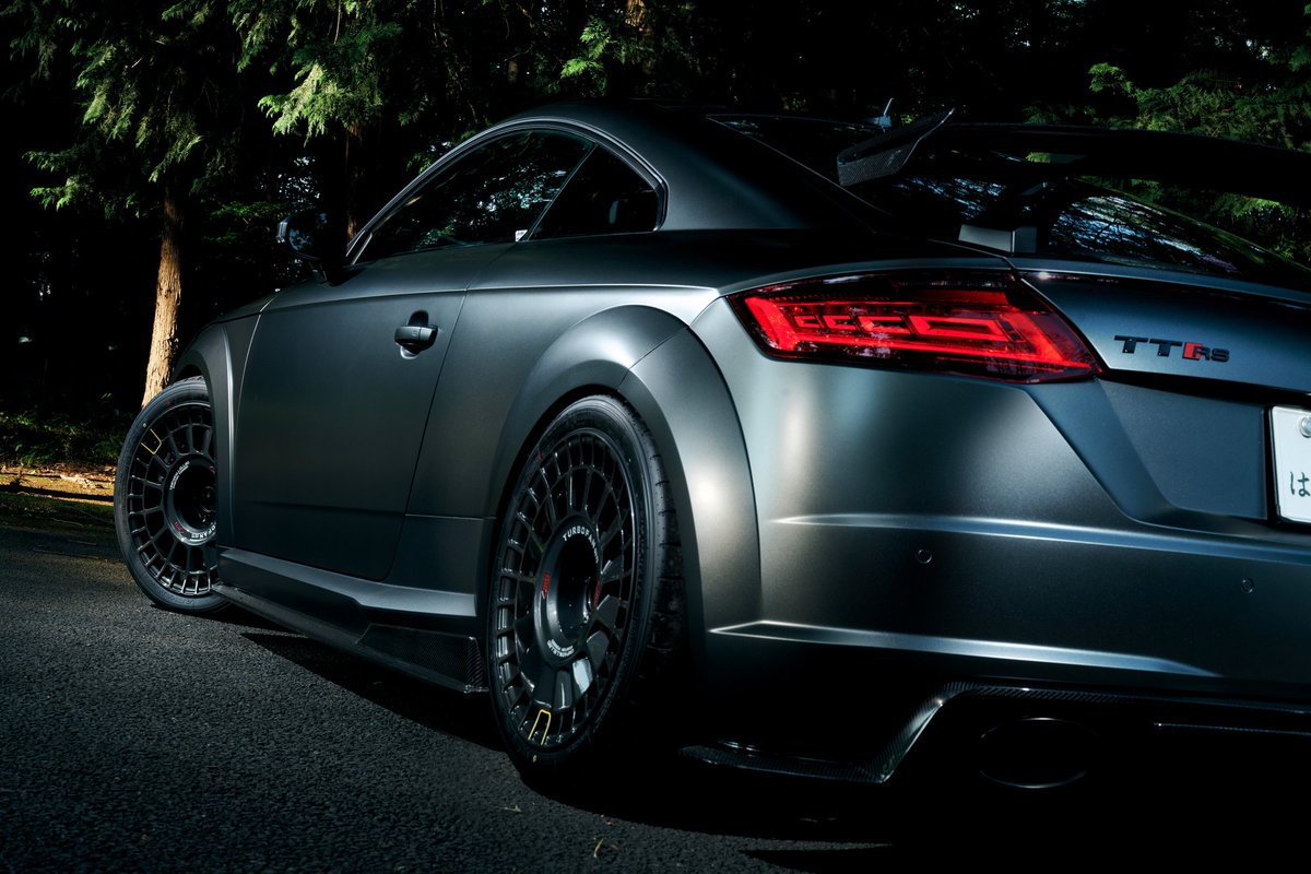unparallelled_1's tweet image. TTRS  お化粧直しでフルプロテクション実施✨ ベース色のデイトナグレーにつや消しのフィルムでマットに仕上げてみました😏

補強ももちろんカーボンパーツで
さらにTURBOFANホイールに エアロパーツもアップデート👏

 #UNPARALLELLED
 #TTRS
 #BCRACING
 #RECARO
 #車大好き
 #少し怪しい