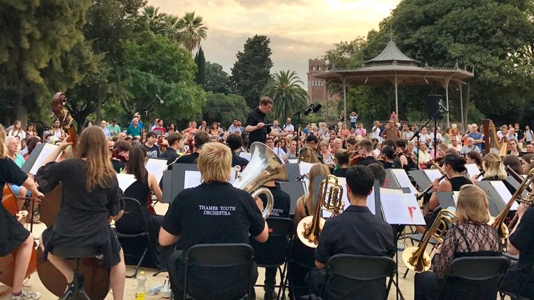 Turisme Vilafranca (@vilafrancatur) on Twitter photo 🎶Aquest dimecres us convidem al concert gratuït del Cor i Orquestra de la Colchester Royal Grammar School del Regne Unit.
🗓️Plaça Jaume I, 20.00 hores
Una mica de música per refrescar aquest estiu🥤
<a href="/VilafrancaAj/">Ajuntament de Vilafranca del Penedès</a> <a href="/penedesturisme/">Penedès Turisme</a> 🎶Aquest dimecres us convidem al concert gratuït del Cor i Orquestra de la Colchester Royal Grammar School del Regne Unit.
🗓️Plaça Jaume I, 20.00 hores
Una mica de música per refrescar aquest estiu🥤
<a href="/VilafrancaAj/">Ajuntament de Vilafranca del Penedès</a> <a href="/penedesturisme/">Penedès Turisme</a>