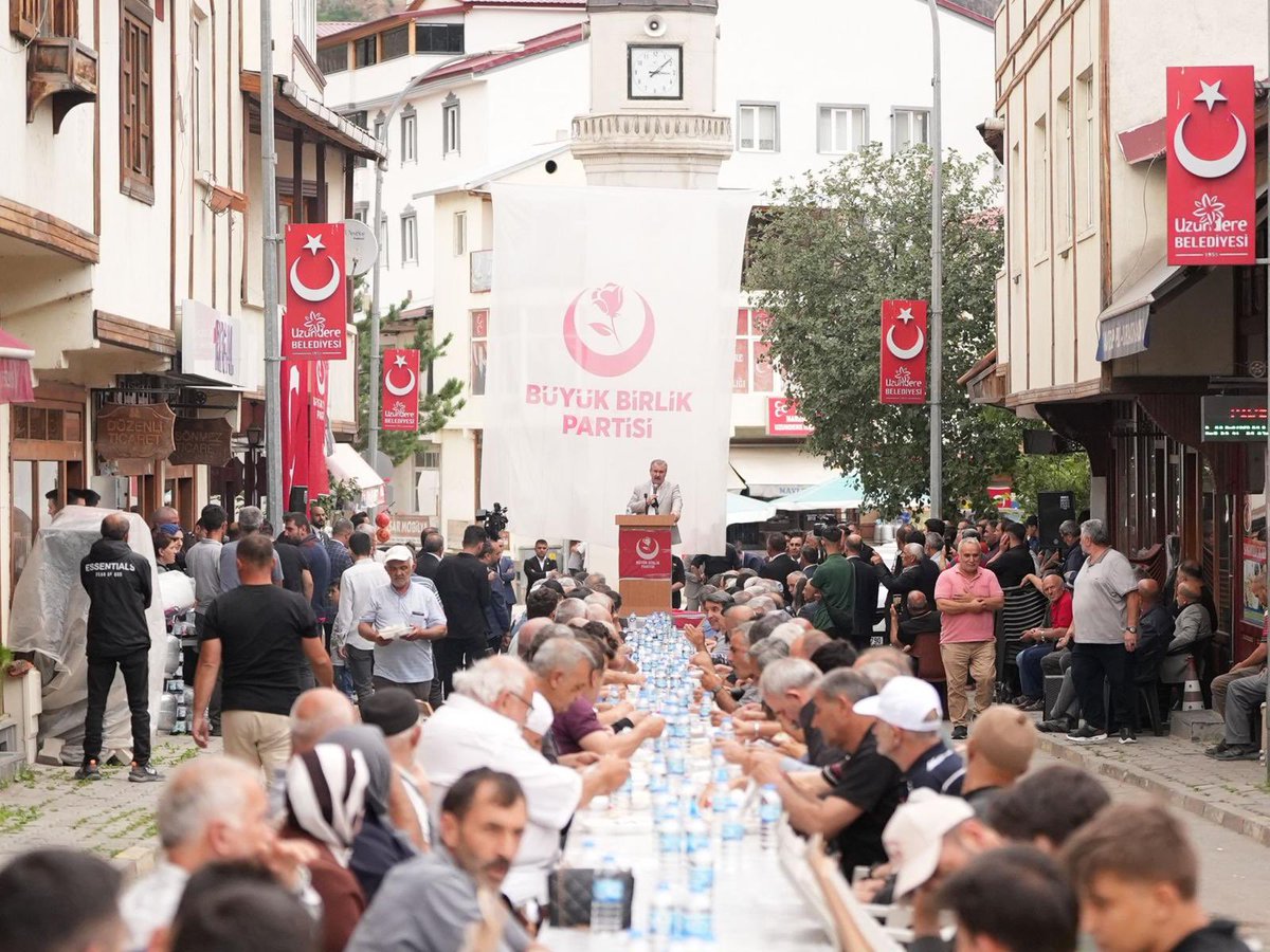 medyabirlik's tweet photo. Büyük Birlik Partisi Genel Başkanı Mustafa Destici,Büyük Birlik Partisinin yönettiği Uzundere Belediyesini ziyaret etti.

Destici,Uzundere'de vatandaşlarla da bir araya geldi. https://t.co/c4rALiEFux