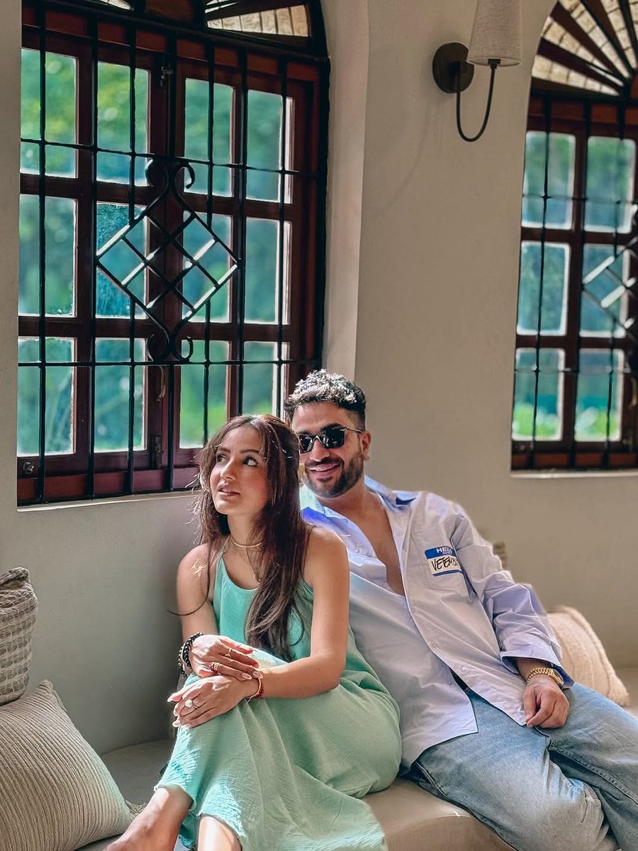 KiaraBhavani's tweet photo. Made for each other 💗😍♥️ My babies stay blessed forever and ever 🙌😍 Kala teeka applied 🧿⚫
#JasminBhasin #AlyGoni #JasLy #JasLyians #Jasminians #Jas #jasminianskijaanjasmin @jasminbhasin @AlyGoni https://t.co/HzZPla0ylM