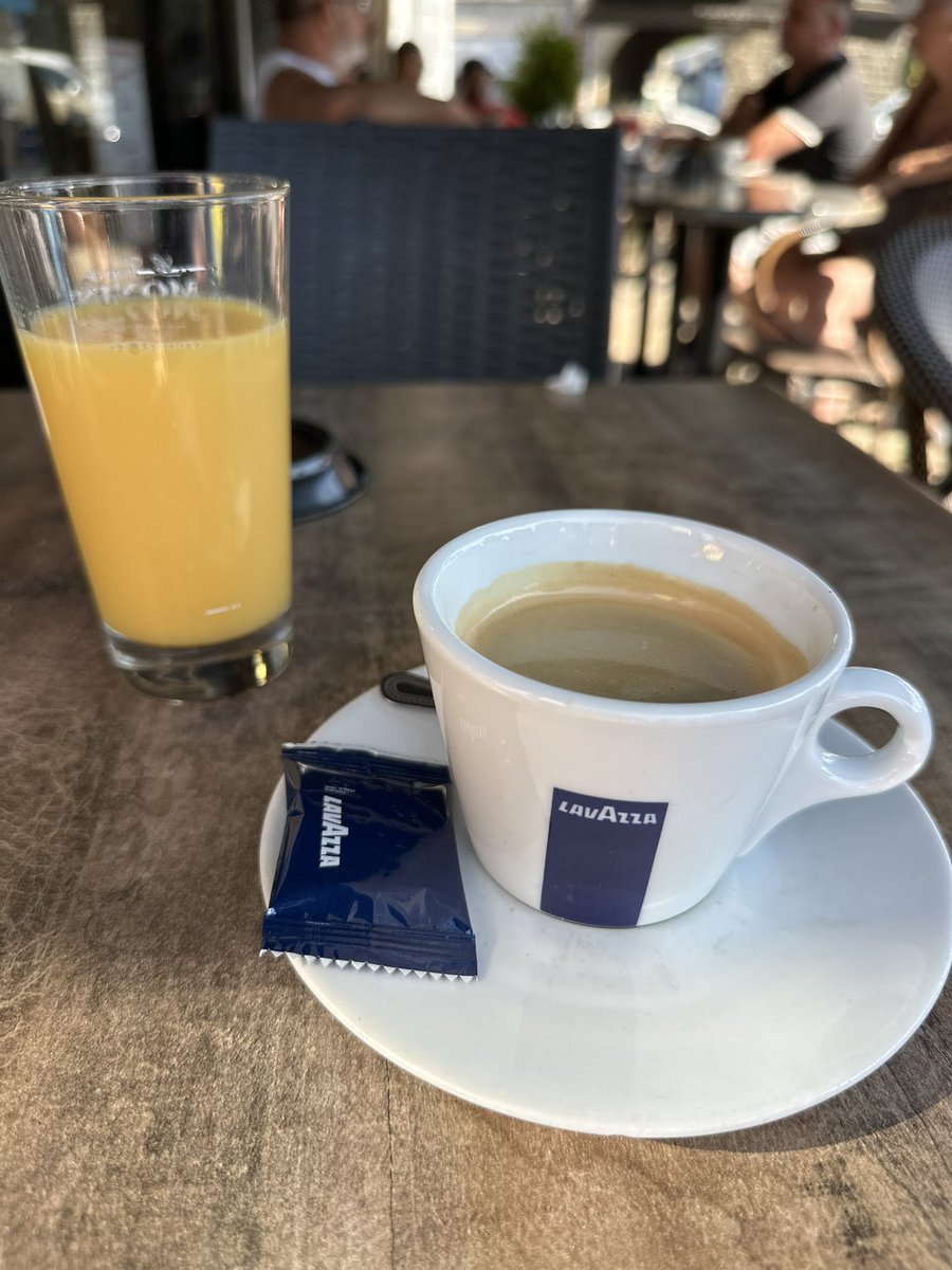 Café. 
Bonne journée.