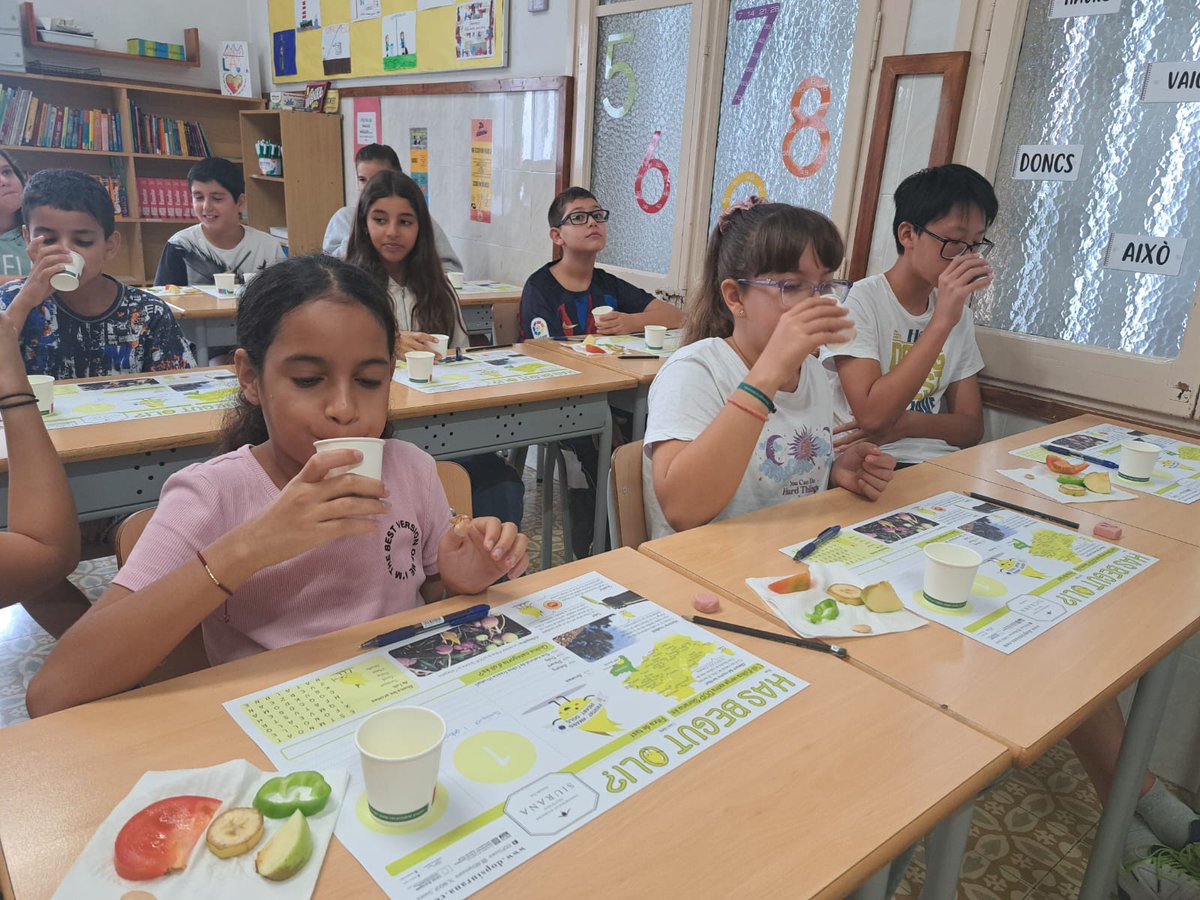 DOP Siurana (@dop_siurana) on Twitter photo 🎒 4.916 alumnes de 6è i 5è de primària de centres educatius de Tarragona i Barcelona han participat, aquest curs, als tallers “Has begut oli?”
Col·labora 👇
<a href="/costadauradatur/">Costa Daurada</a>
Generalitat de Catalunya
Fons Europeu de Desenvolupament Rural
PDR 2022
#LOOVEesAmor #DOPSiurana 🎒 4.916 alumnes de 6è i 5è de primària de centres educatius de Tarragona i Barcelona han participat, aquest curs, als tallers “Has begut oli?”
Col·labora 👇
<a href="/costadauradatur/">Costa Daurada</a>
Generalitat de Catalunya
Fons Europeu de Desenvolupament Rural
PDR 2022
#LOOVEesAmor #DOPSiurana