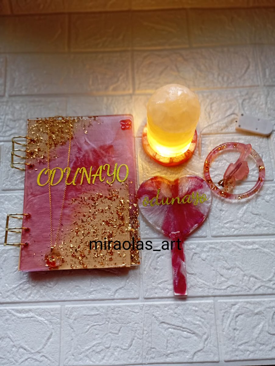 miraghini's tweet image. Resin artistry, where creativity meets functionality . Handcrafted by me and with love❤️.
We also make wedding souvenirs, key chains and so many more items.
Please patronize me and refer me too.
Message Miraola's🥹💞 Art on WhatsApp. wa.me/message/CRV2SS…