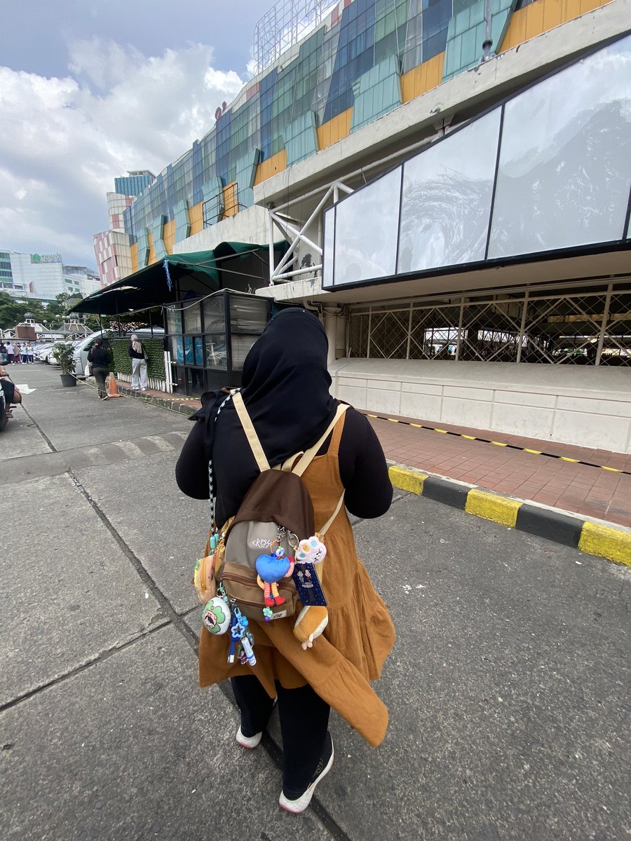 ddokebi18's tweet image. Main ke 📌 Blok M 
Mampir ke @photomaticsid pakai frame project @bubbles_indo art by @lng_xu dan bandana project @BIBLEBUILD_IDN 

#บิวเบิร์ดเดย์วัดซับแม๋นเทอร์ตี้วัน
#Chapter31WithBuild #Builds31stBdayProjects
#SnowyWonderlandAtBuildland