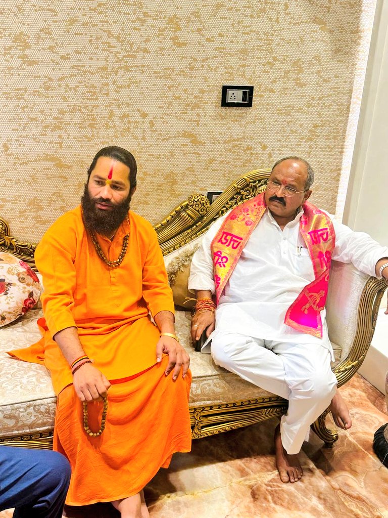 KD (दौसा) (@kd_kasana7) on Twitter photo हाडोती की राजनीति के किंग श्री प्रहलाद गुंजल जी को जन्म दिवस की हार्दिक शुभकामनाएं।।
<a href="/PrahladGunjal/">Prahlad Gunjal</a> हाडोती की राजनीति के किंग श्री प्रहलाद गुंजल जी को जन्म दिवस की हार्दिक शुभकामनाएं।।
<a href="/PrahladGunjal/">Prahlad Gunjal</a>