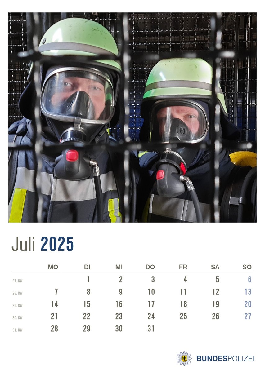 Der Maritime #Kalender der #Bundespolizei.
Kalenderblatt #Juli2025 zum ausdrucken.

🖨️ social.bscw.bund.de/pub/bscw.cgi/d… 

Zu deinem Job auf See gehört auch eine kleine Feuerwehrausbildung, denn auf dem Wasser muss auch die #BPOLSEE Brände bekämpfen können. #Brandbekämpfung #Feuer