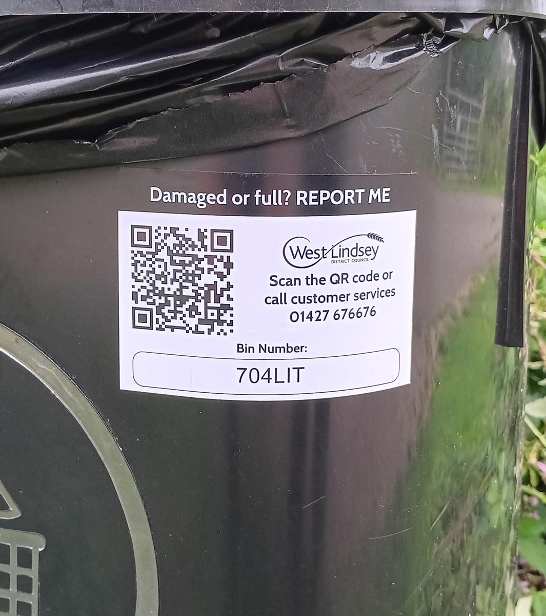 Taking your dog for a walk this summer and see dog bins are full or damaged. Don’t forget you can scan the QR code and report the issue straight to us.🐕

You can also report bin and waste-related issues to us on our dedicated webpage - check it out here west-lindsey.gov.uk/report-it📣