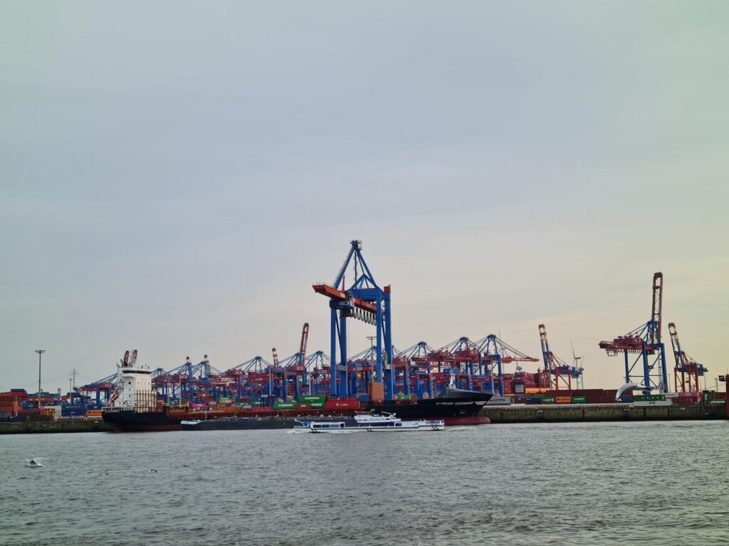 OE_greenmarine's tweet photo. GCMD completes ‘world first’ full-chain carbon capture pilot in China
https://t.co/zI42IJhL3n

#maritime #LCO2 #carboncapture #CCUS #onboardcarboncapture #decarbonization https://t.co/3YQV5SFOKV