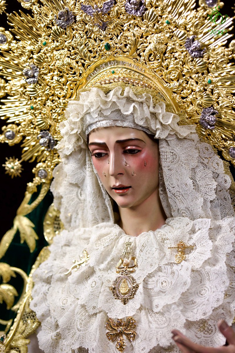 Hdad_Redencion's tweet photo. ¡Sol de la Calle Santiago que brilla en Pentecostés! 

Así se presenta María Santísima del Rocío, en este Solemne Besamanos en su honor en el Altar Mayor de la Iglesia Colegial del Divino Salvador.

#RocíodelCielo 
#ElCaminohacialaCoronación 

📸 : Samuel López https://t.co/NnwJogIUkm